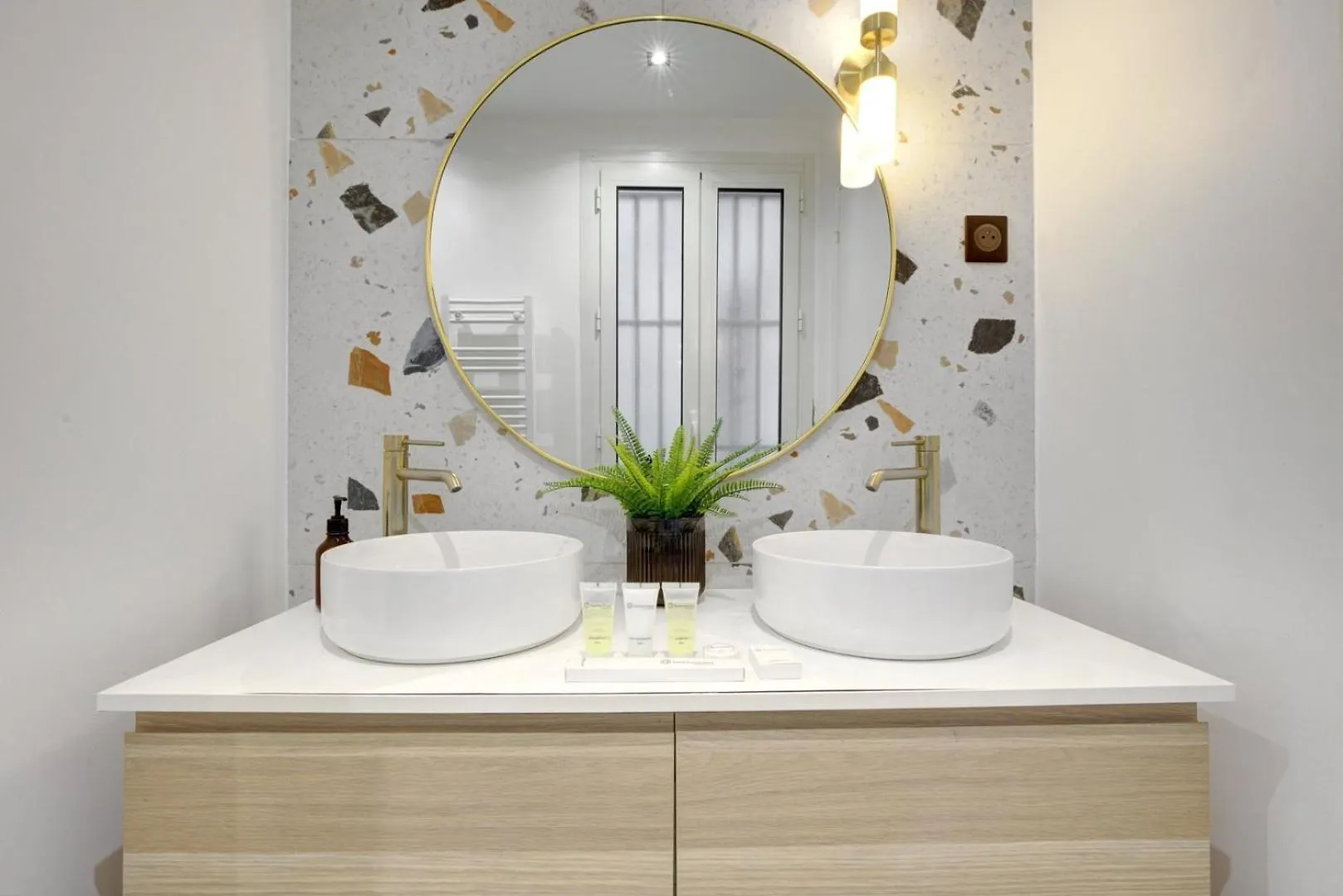 Bluestay 123 - Superb Apartment In Paris France